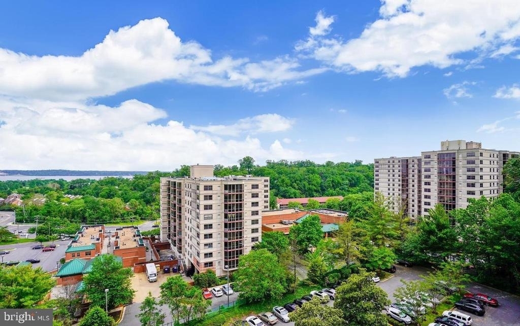 2059 Huntington Avenue - Photo 2