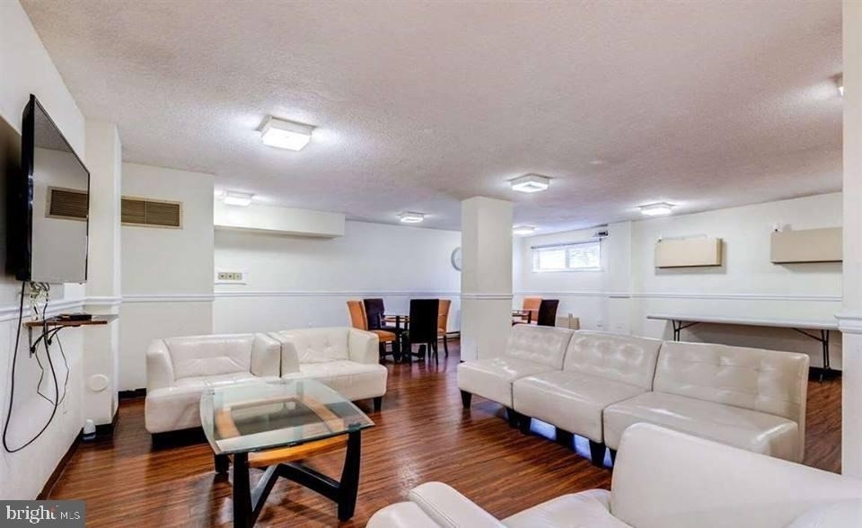 2059 Huntington Avenue - Photo 20