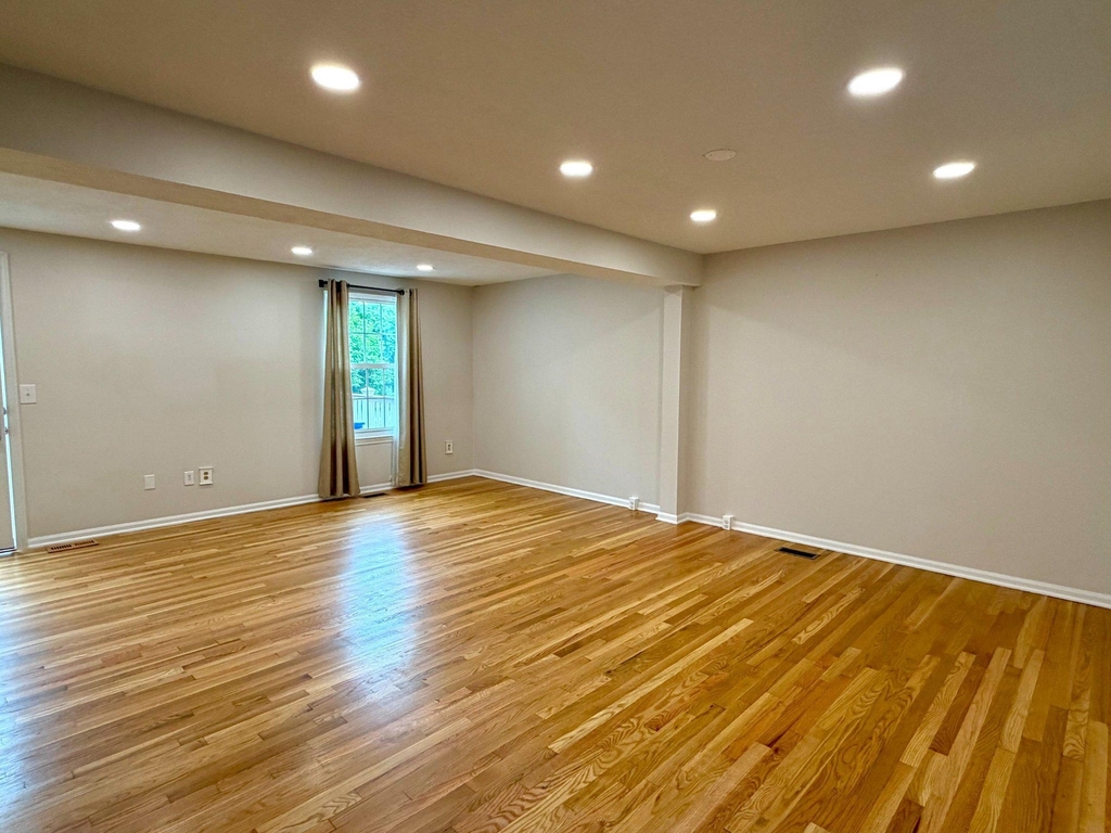 6812 Ericka Avenue - Photo 6
