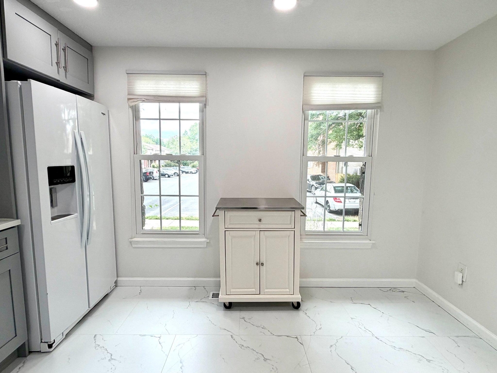 6812 Ericka Avenue - Photo 3