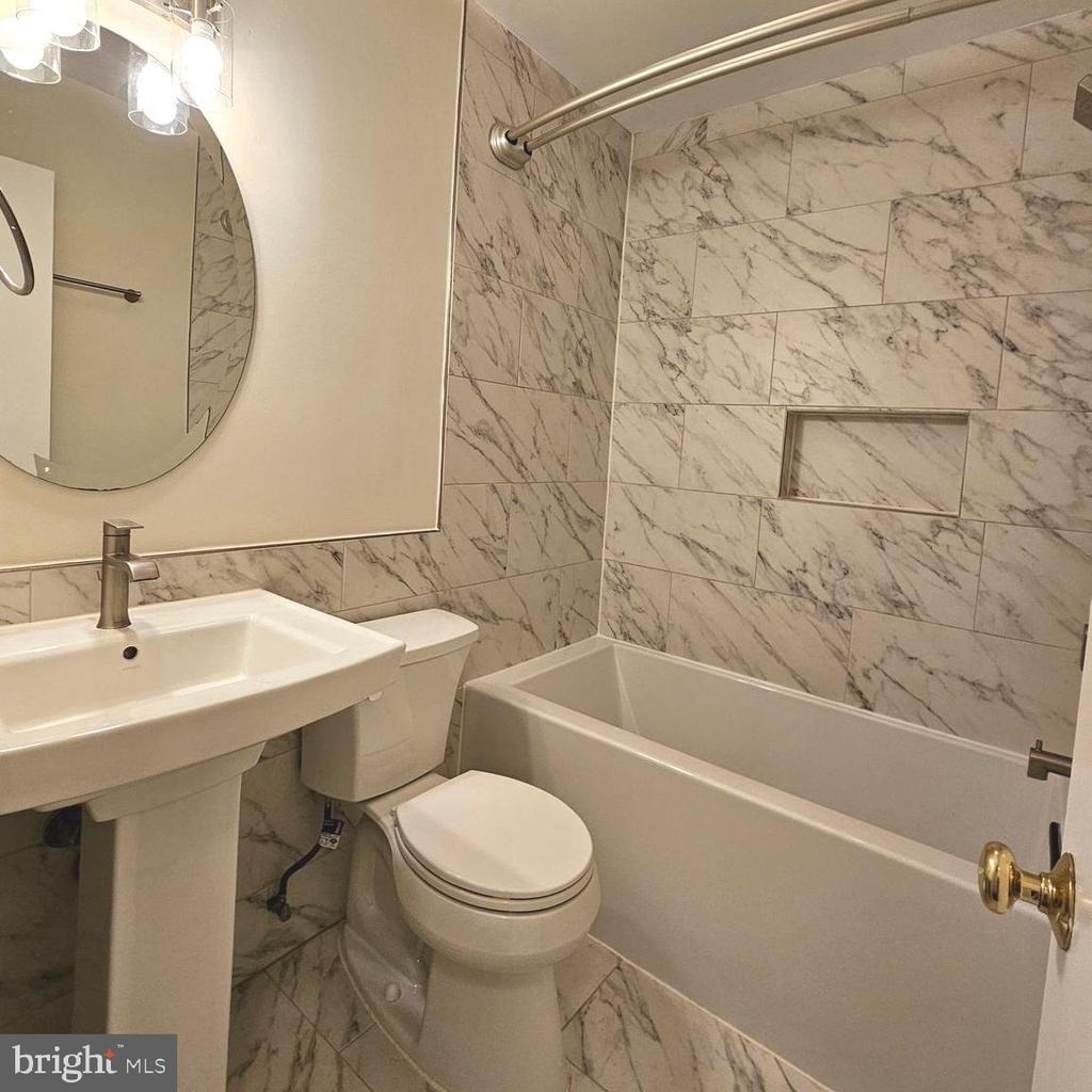 8925 Falling Creek Court - Photo 30