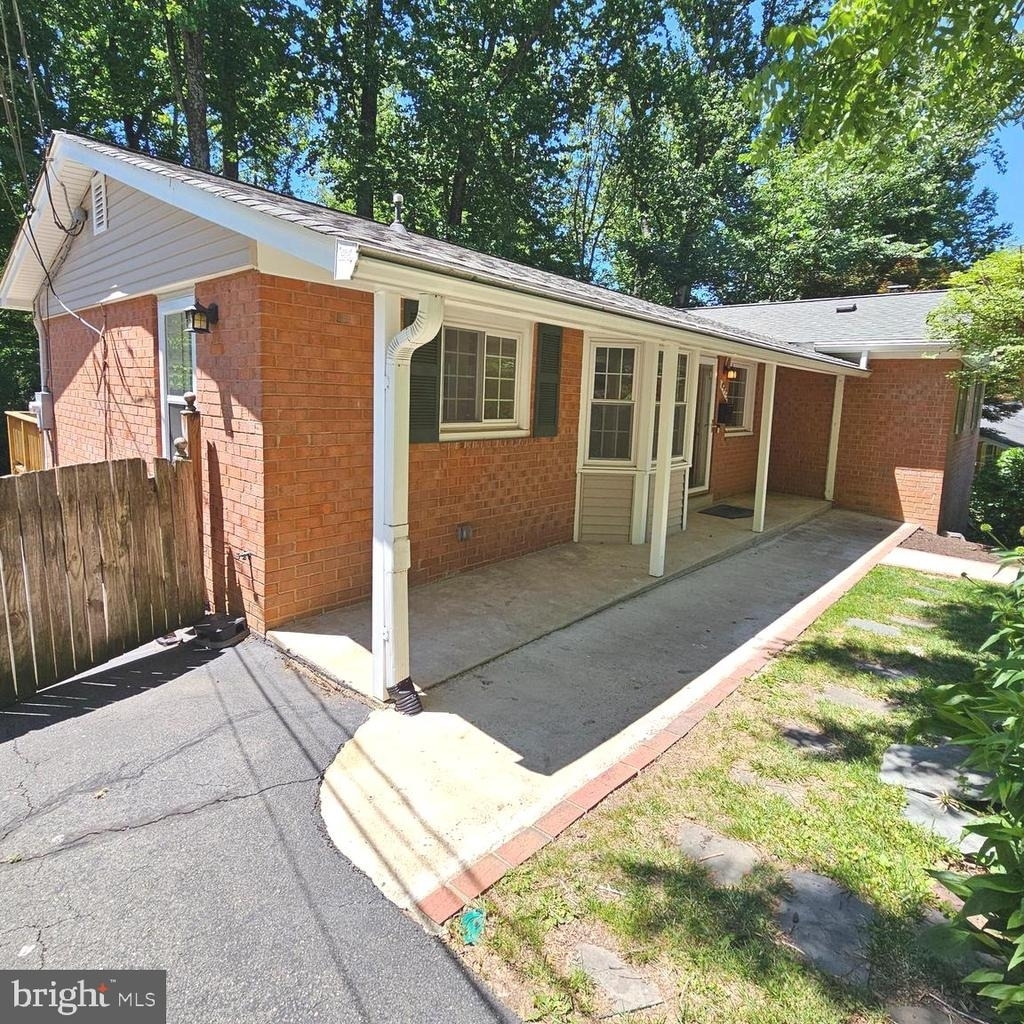 8925 Falling Creek Court - Photo 2