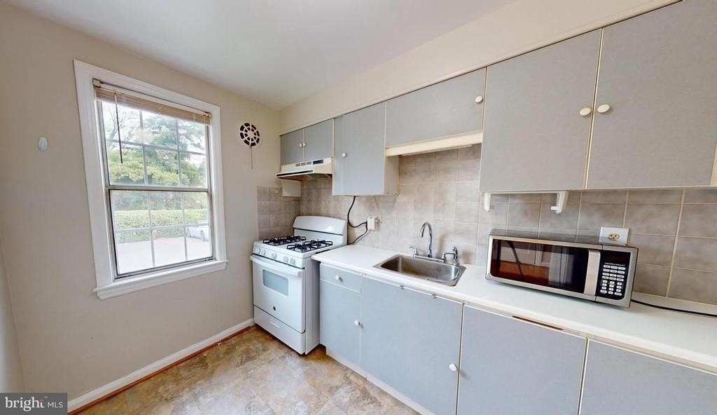 6512 Potomac Avenue - Photo 3