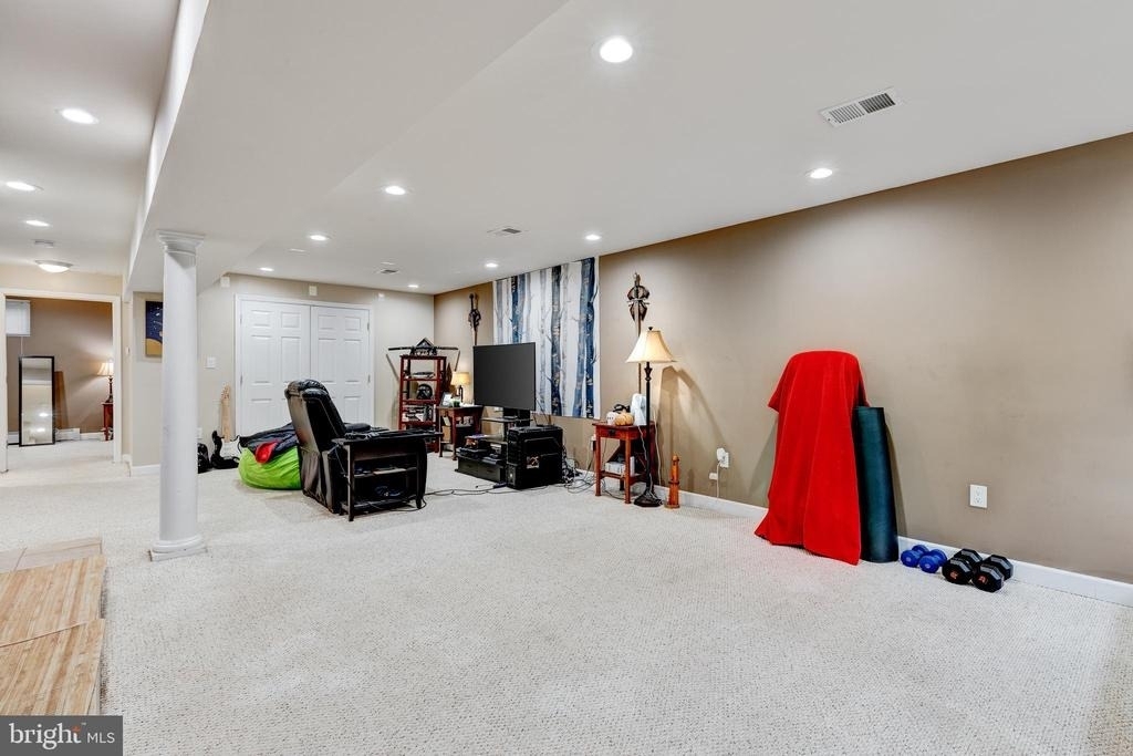 9920 Pinehurst Avenue - Photo 20