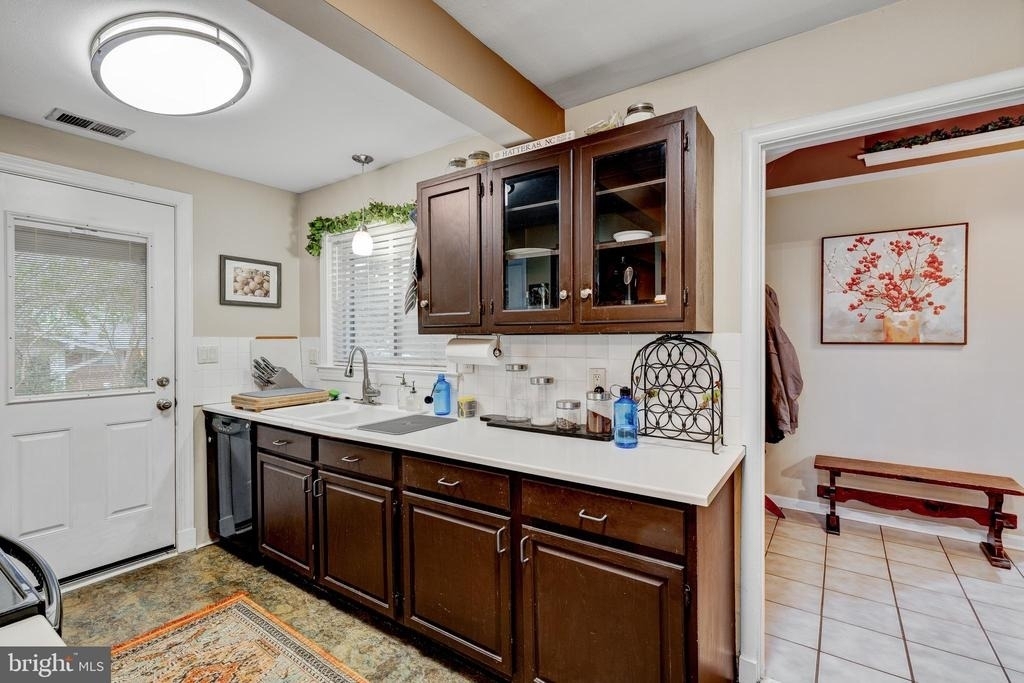 9920 Pinehurst Avenue - Photo 7