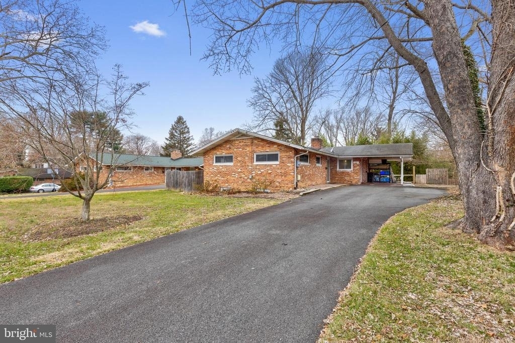 9920 Pinehurst Avenue - Photo 2