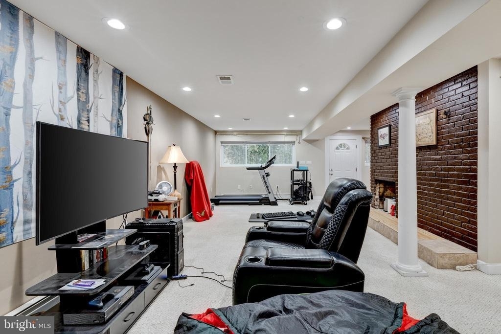9920 Pinehurst Avenue - Photo 19