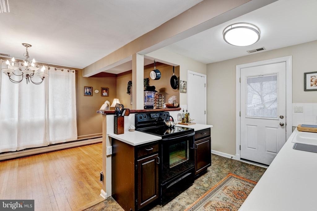 9920 Pinehurst Avenue - Photo 11