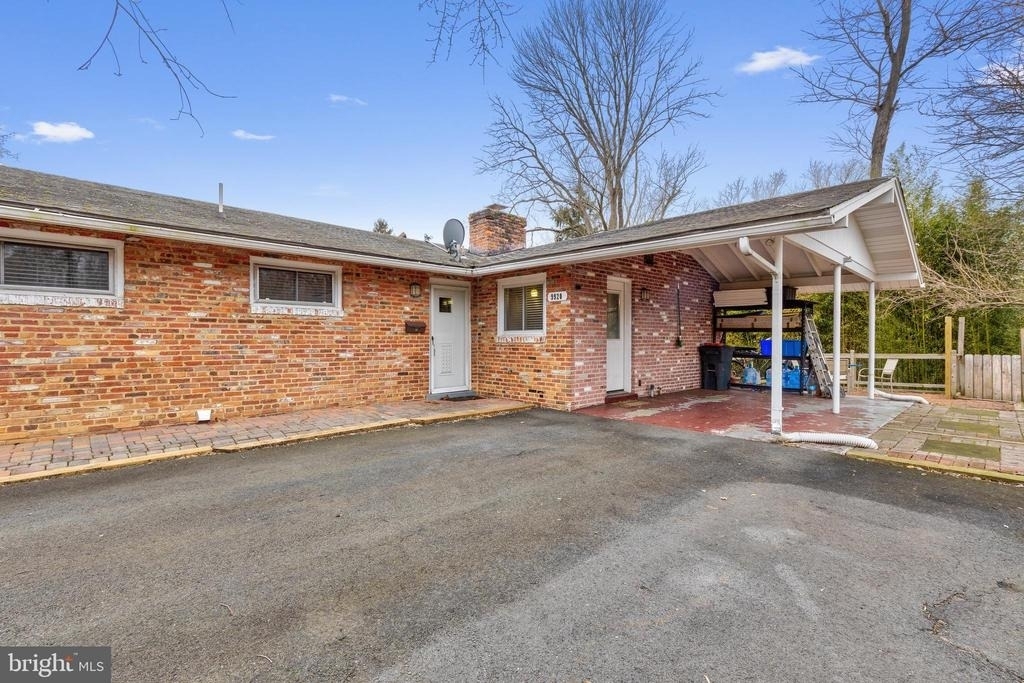9920 Pinehurst Avenue - Photo 3