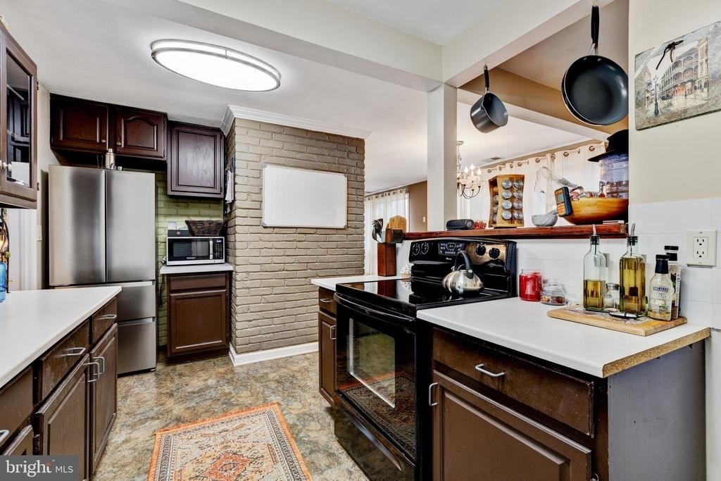 9920 Pinehurst Avenue - Photo 10
