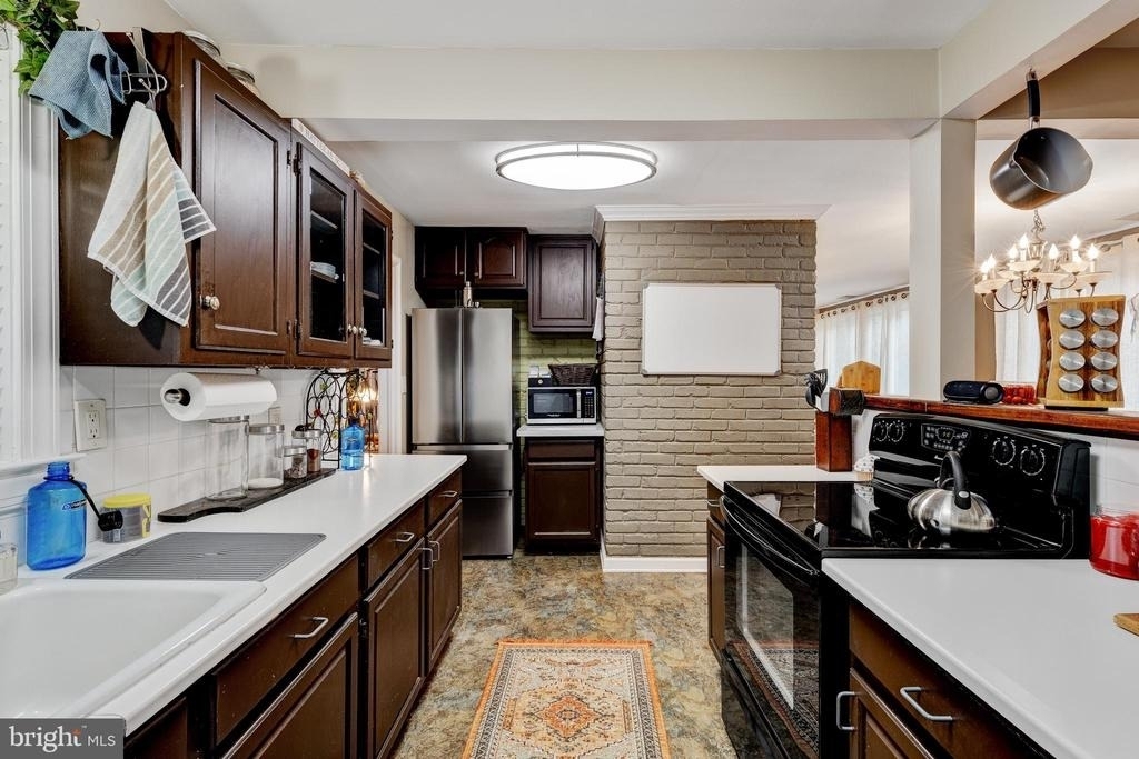 9920 Pinehurst Avenue - Photo 9
