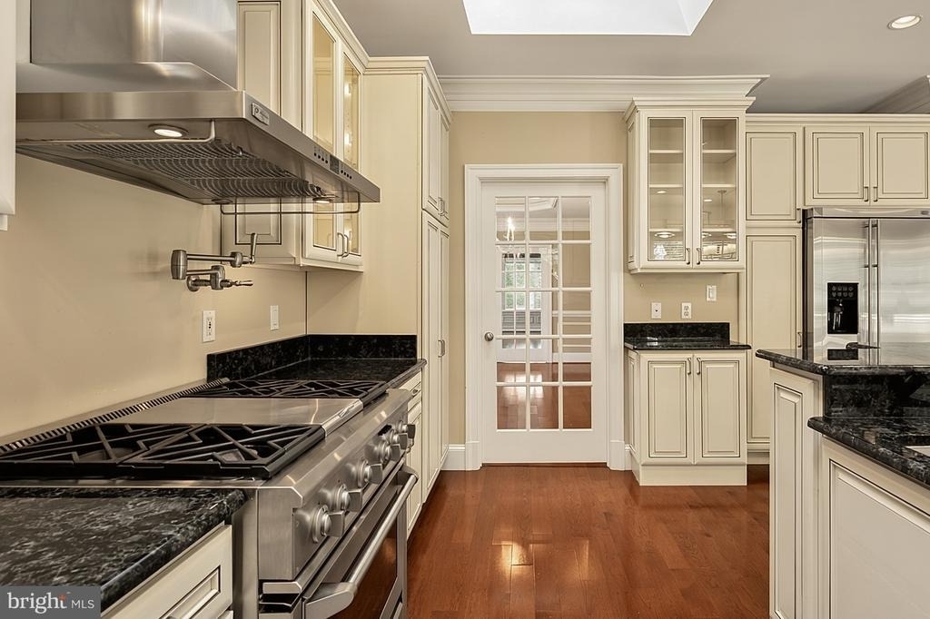 2138 Patrick Henry Drive - Photo 18