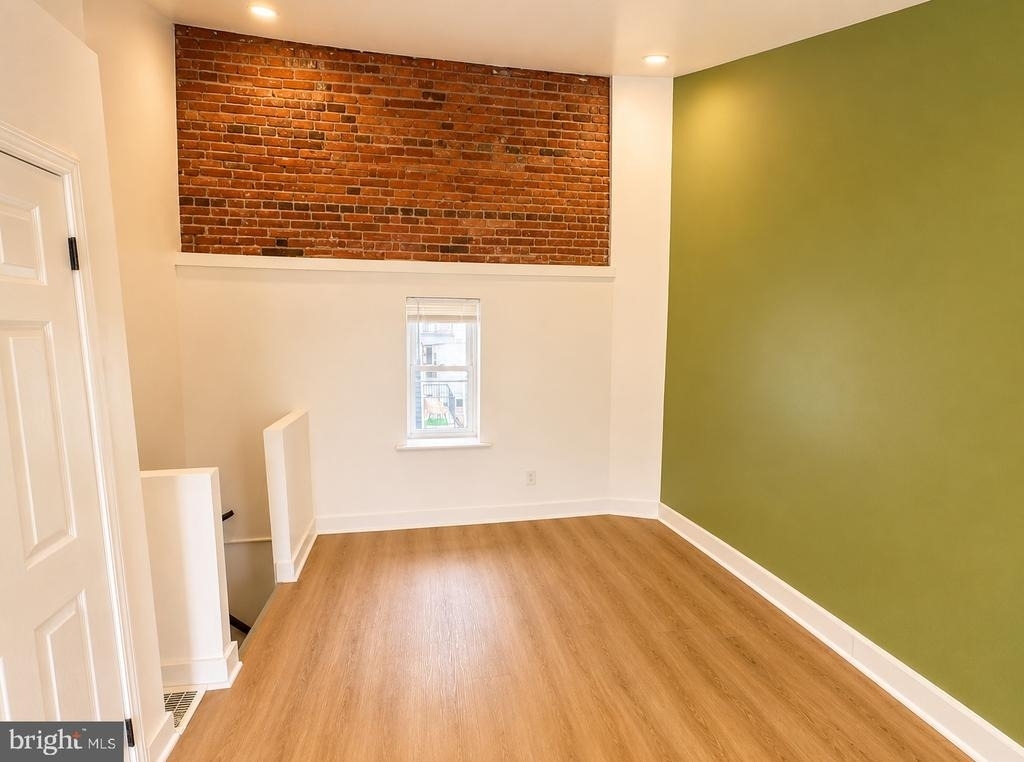 109 W Thompson Street - Photo 10