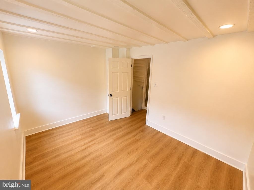 109 W Thompson Street - Photo 8