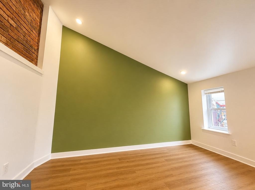 109 W Thompson Street - Photo 9