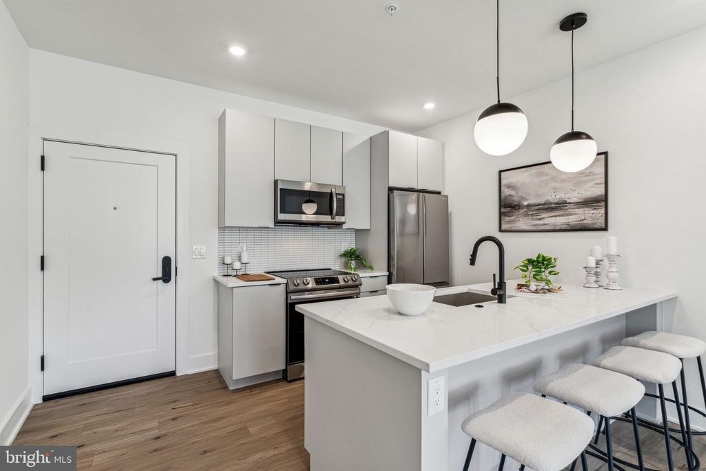 139 W Chelten Avenue - Photo 2