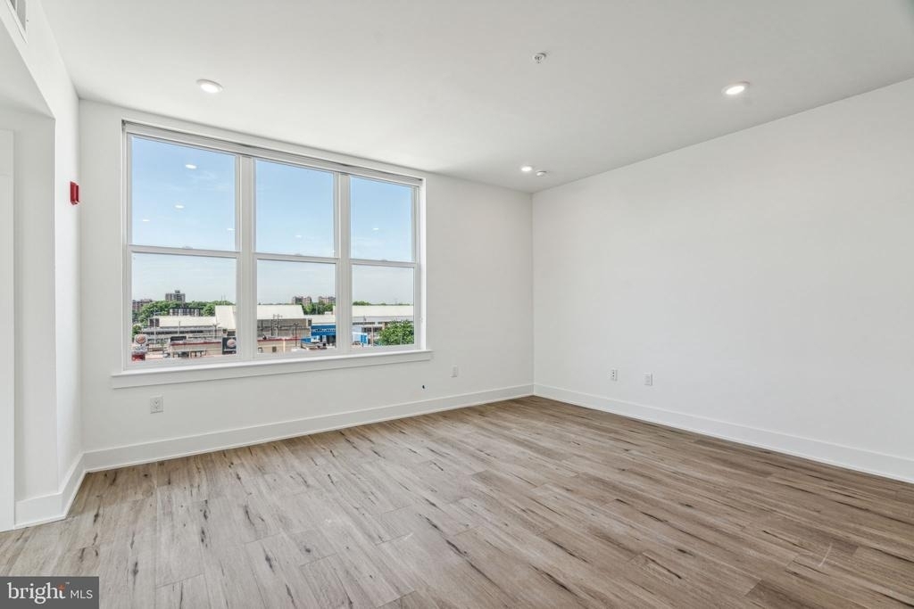 139 W Chelten Avenue - Photo 2
