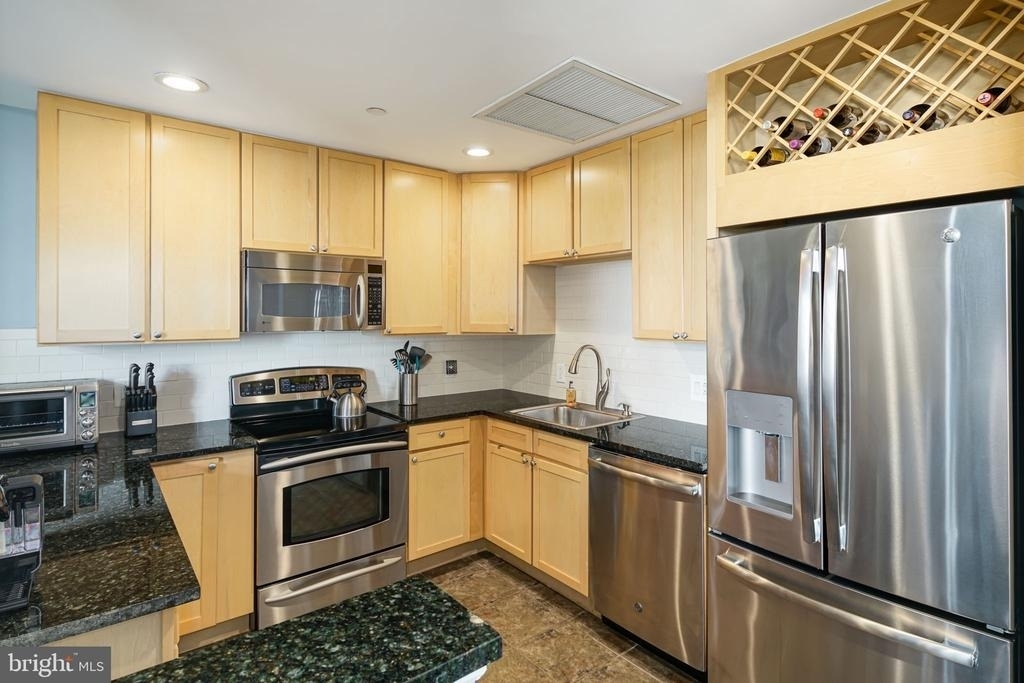 111 S 15th Street - Photo 2