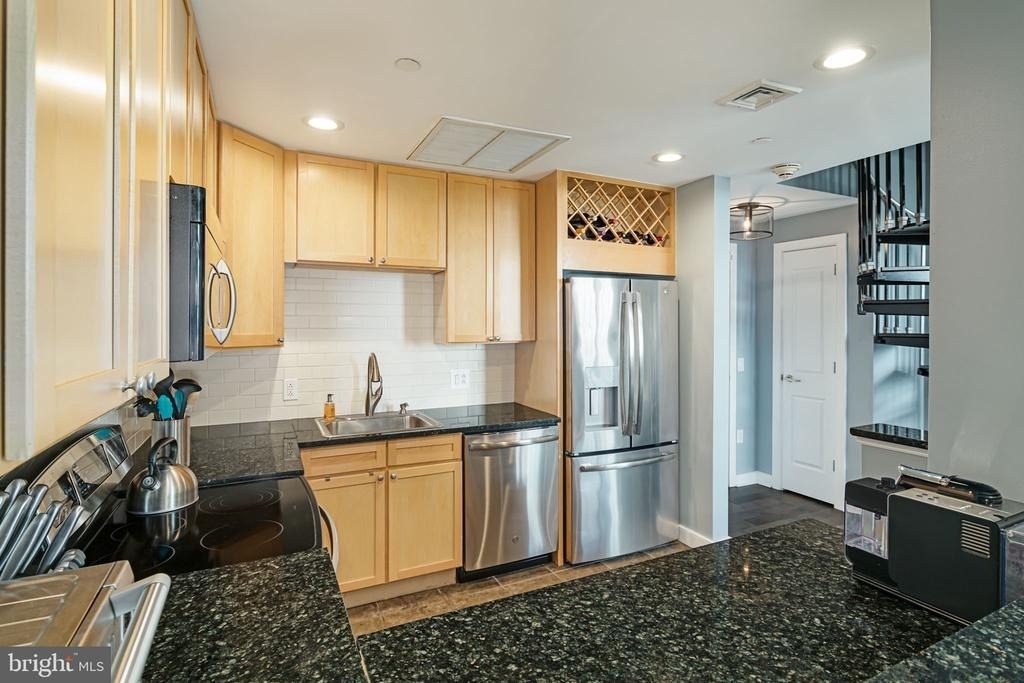 111 S 15th Street - Photo 3