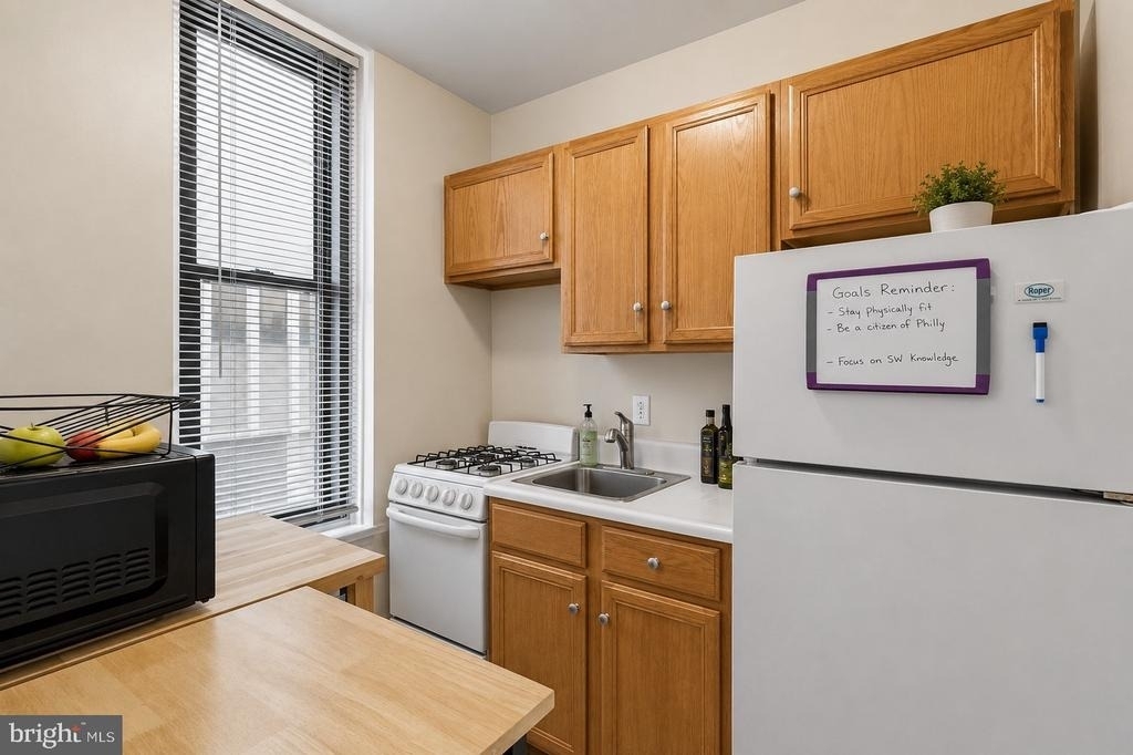 135 S 19th Street - Photo 2