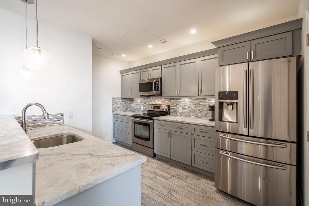 1600 Arch Street - Photo 1