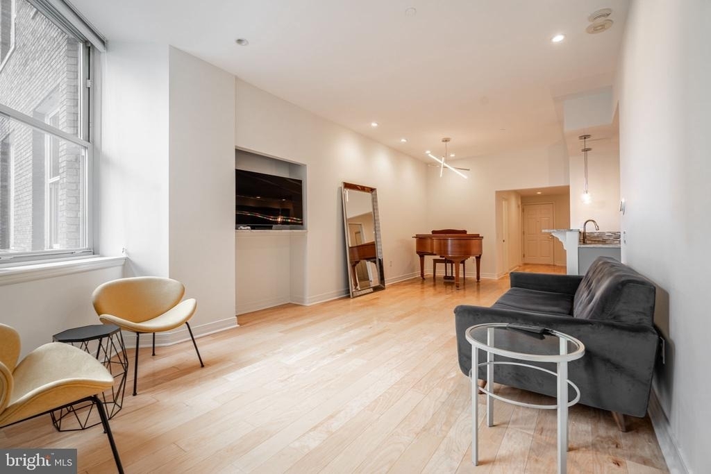 1600 Arch Street - Photo 8