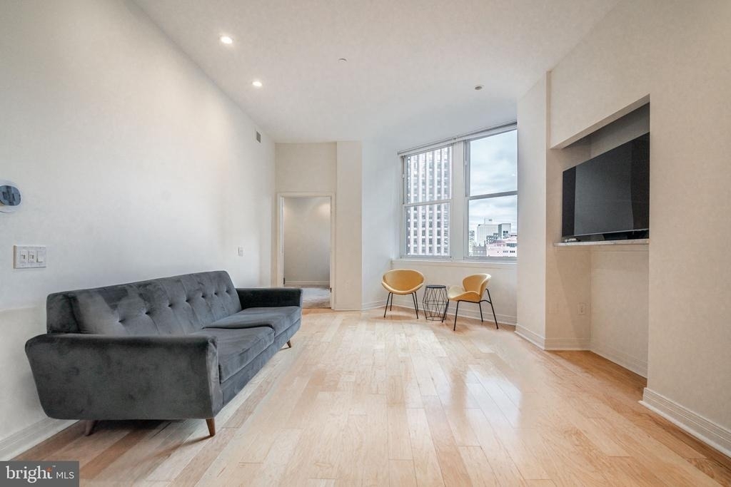 1600 Arch Street - Photo 6