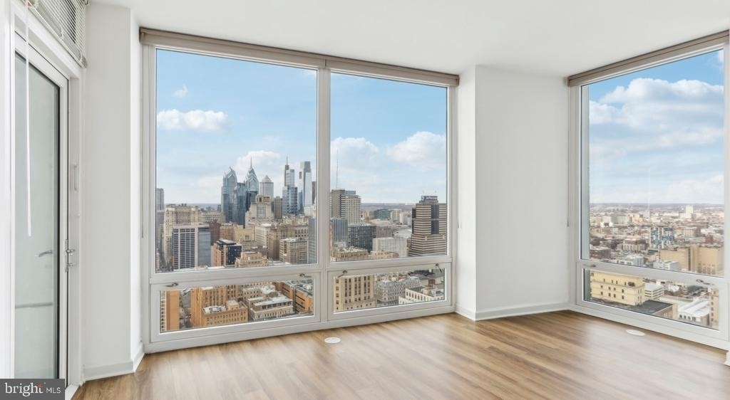 204 W Washington Square - Photo 18