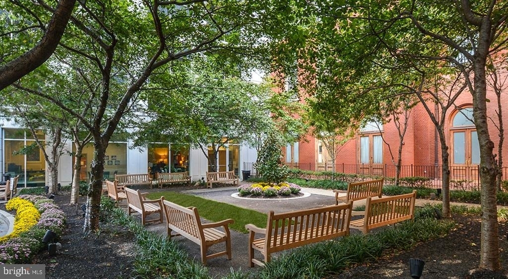 204 W Washington Square - Photo 27