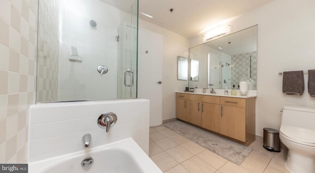 204 W Washington Square - Photo 21