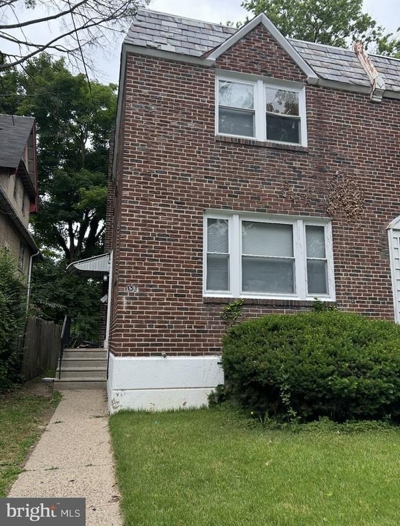 151 W Penn Street - Photo 2