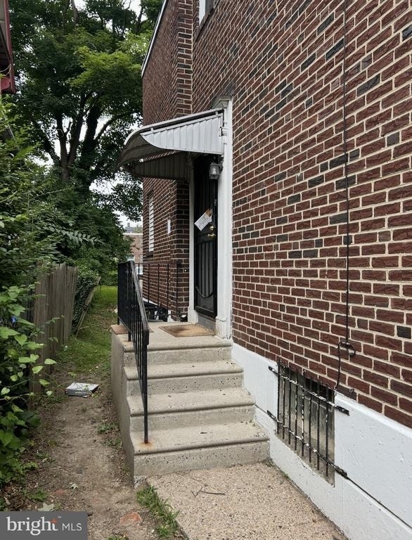 151 W Penn Street - Photo 3