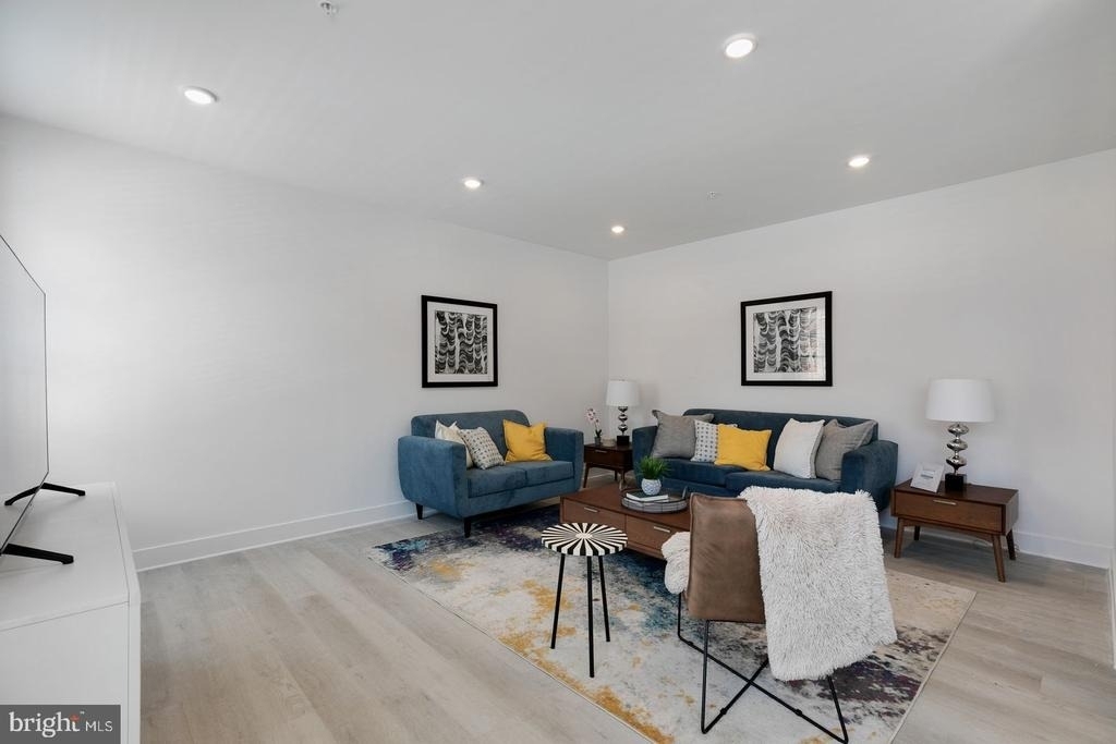 3045 Richmond Street - Photo 2