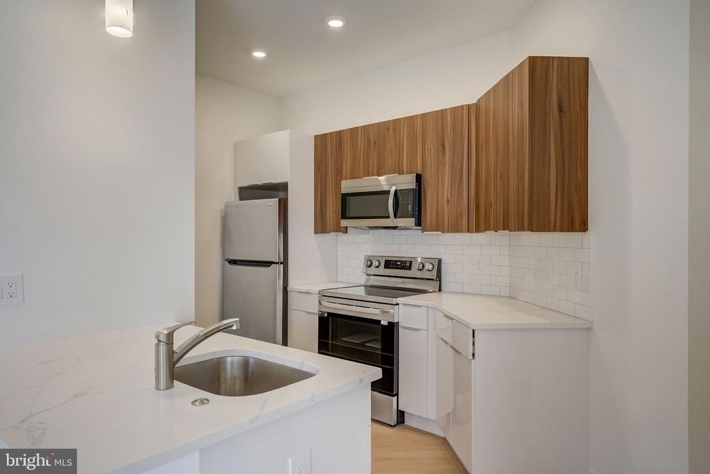 4200 Lancaster Avenue - Photo 9