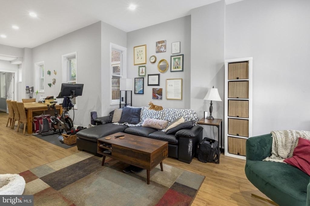 1209 E Susquehanna Avenue - Photo 1