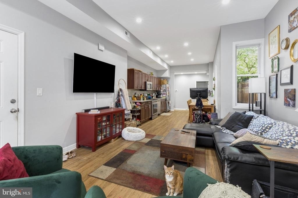 1209 E Susquehanna Avenue - Photo 3