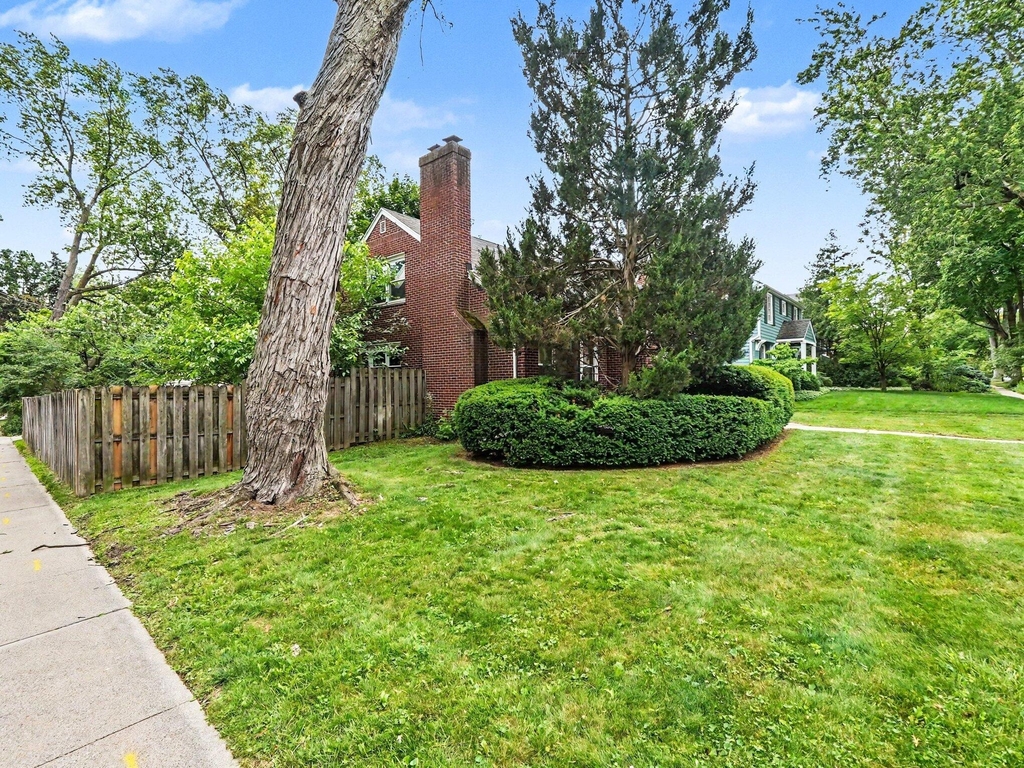 1616 Morton Avenue - Photo 21