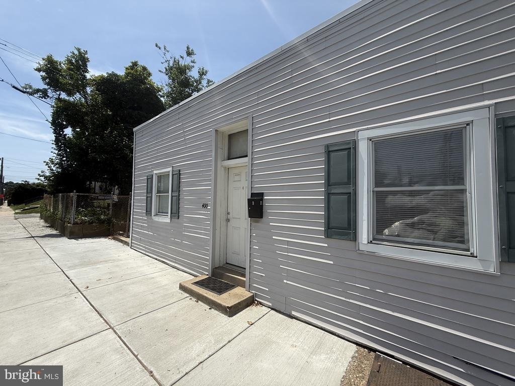 402 N Springfield Road - Photo 1