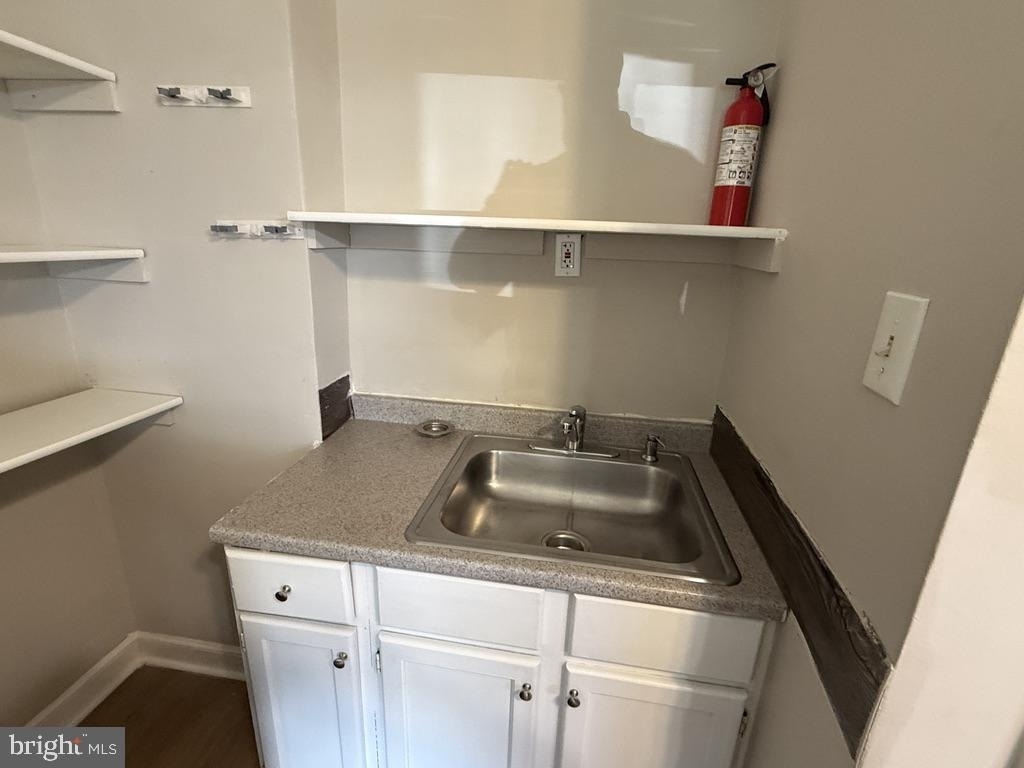 402 N Springfield Road - Photo 5