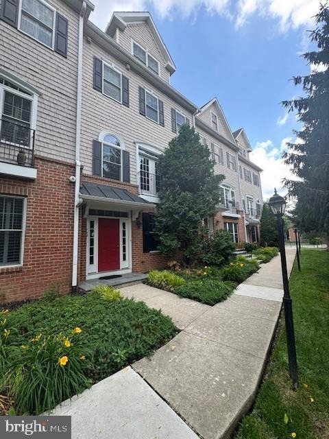 748 Moore Avenue - Photo 3