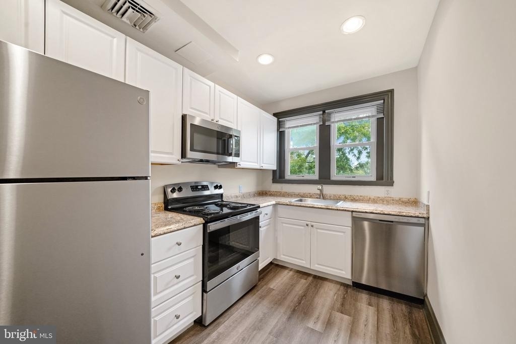 119 S Broad Street - Photo 2