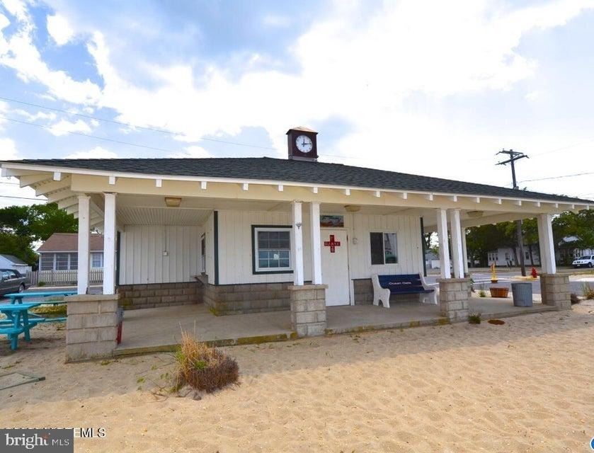 445 E Bayview Avenue - Photo 28