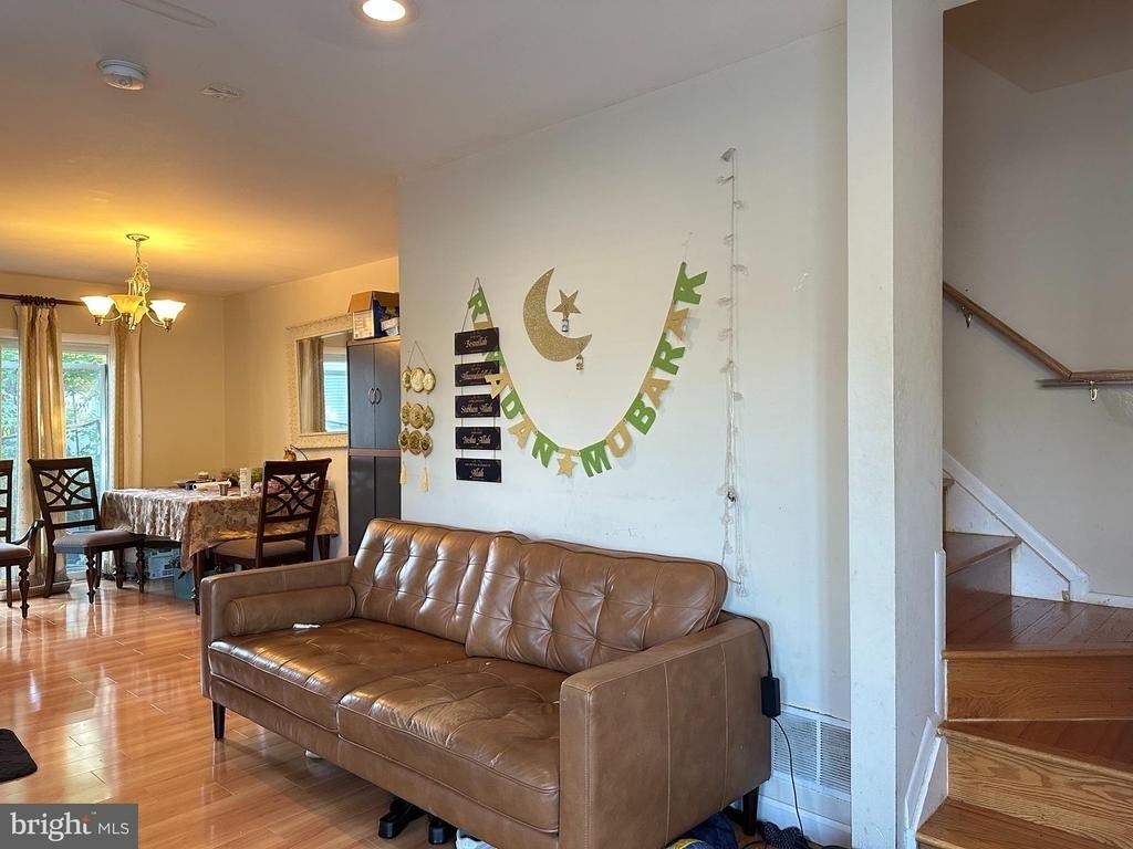 196 Jonathan Dayton Ct - Photo 0