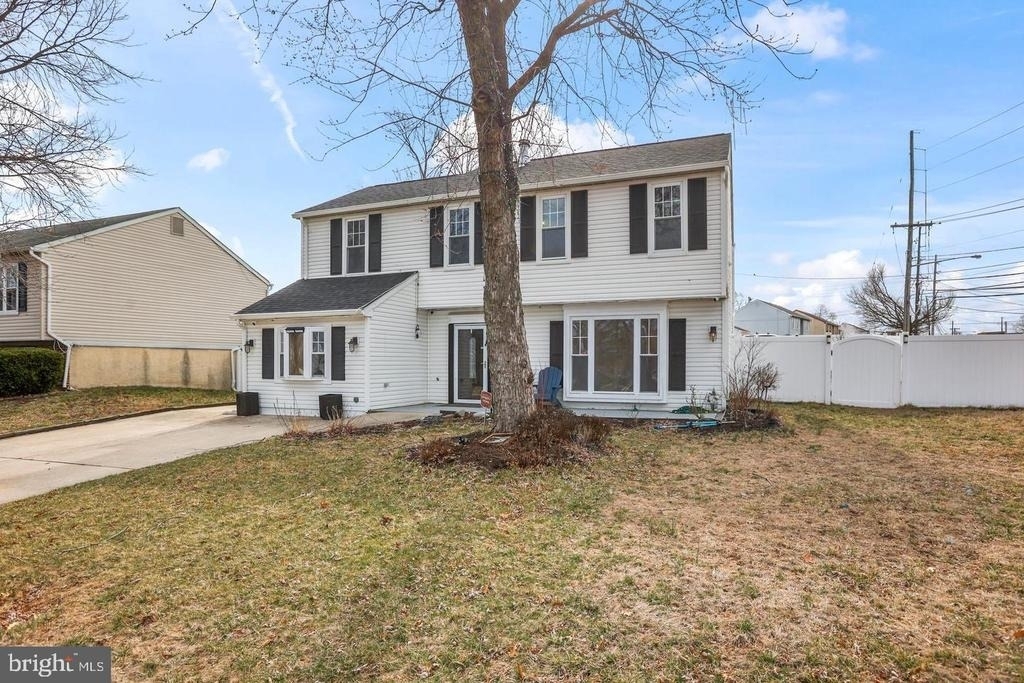 7710 Greenbrier Road - Photo 2