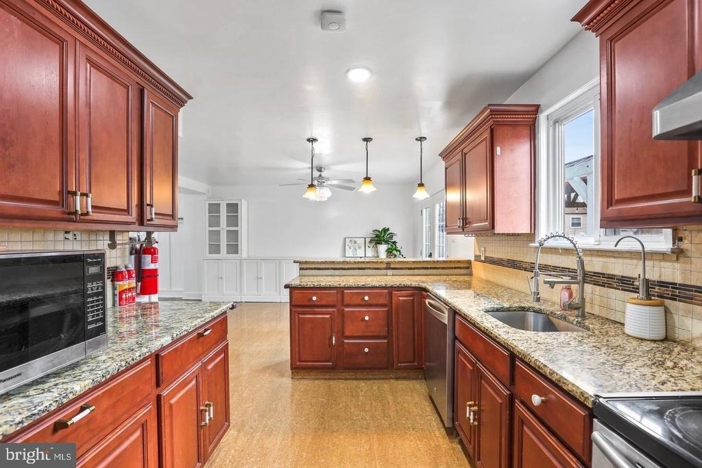 7710 Greenbrier Road - Photo 12
