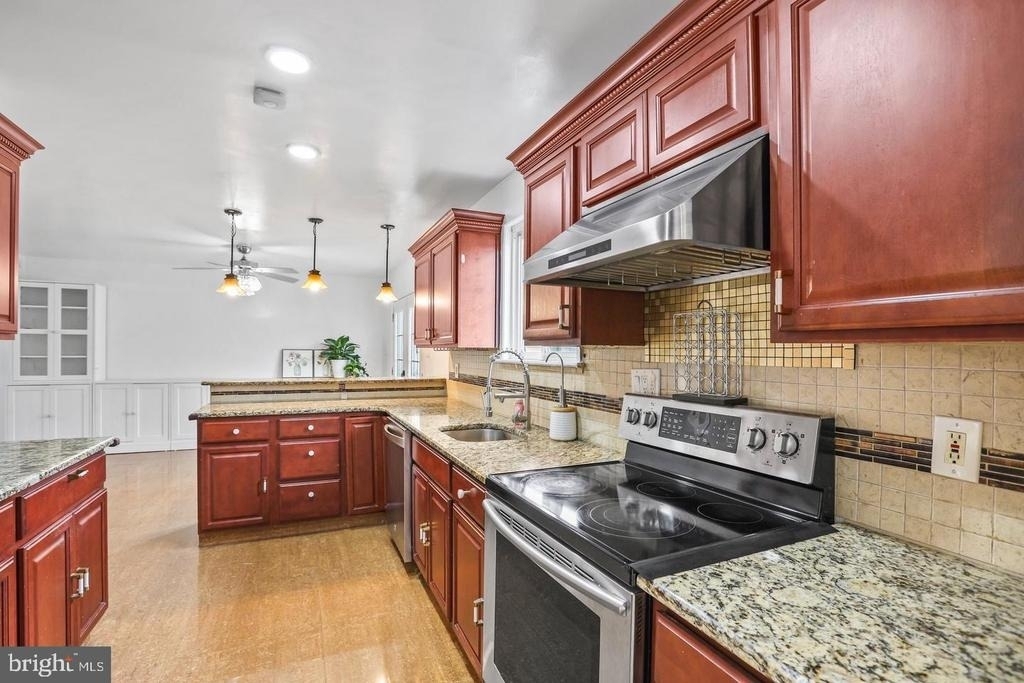 7710 Greenbrier Road - Photo 13