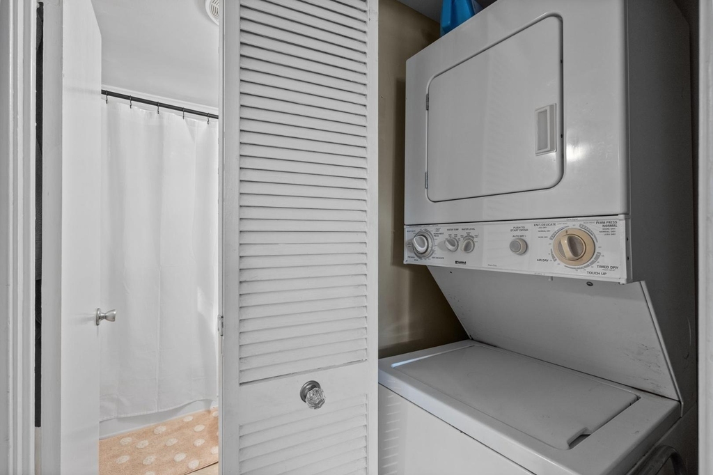 635 Daniels Street - Photo 10