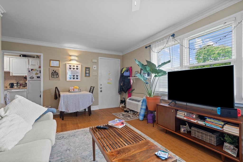 635 Daniels Street - Photo 5