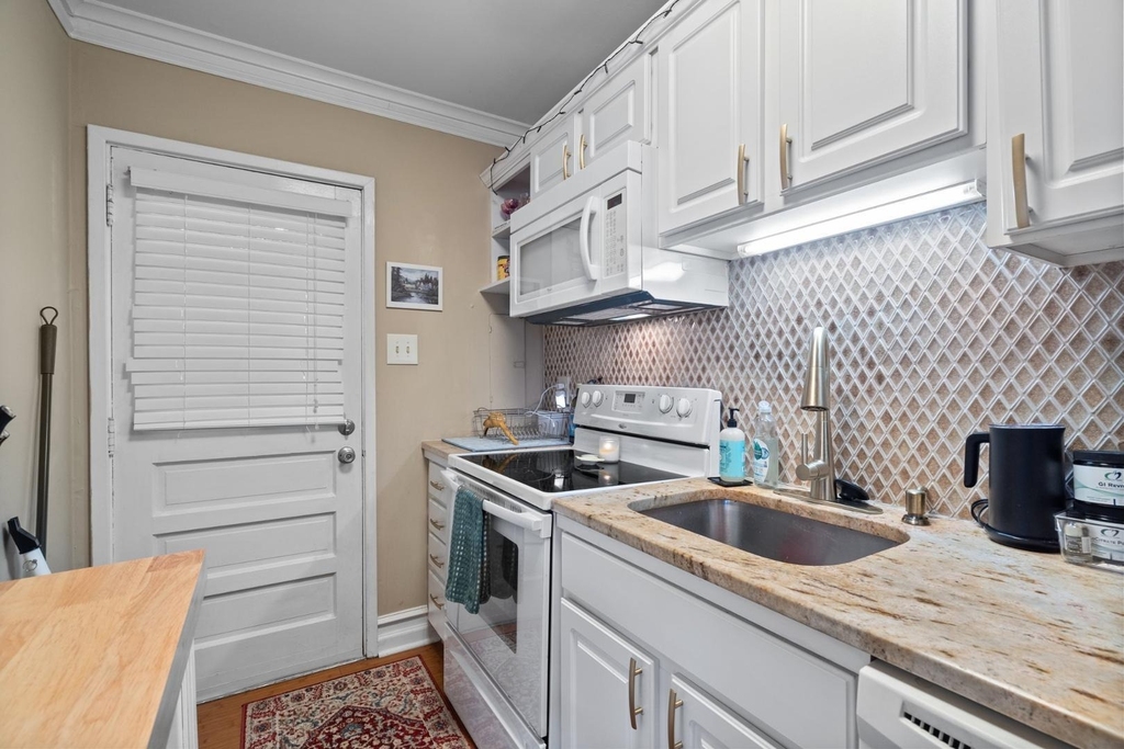 635 Daniels Street - Photo 9