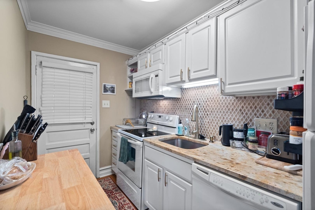 635 Daniels Street - Photo 8